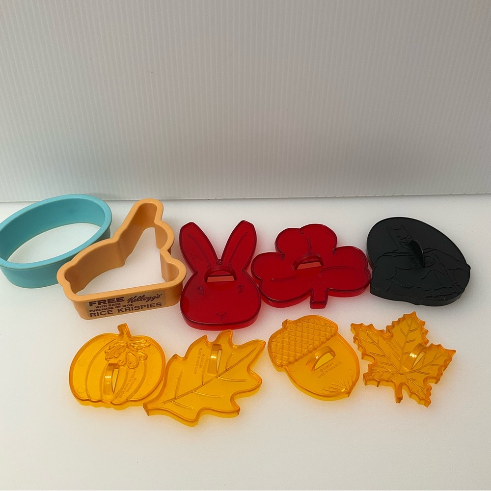 VINTAGE Cookie Cutters DC Comics Batman 1989 Rice Krispies Fall Shamrock Batman